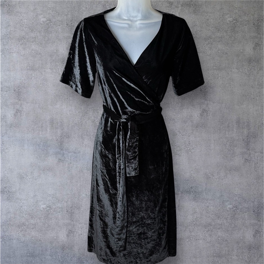 Ann Taylor Black Velvet Wrap Dress Size 2 Midi Whimsigoth Holiday Witchy Gothic